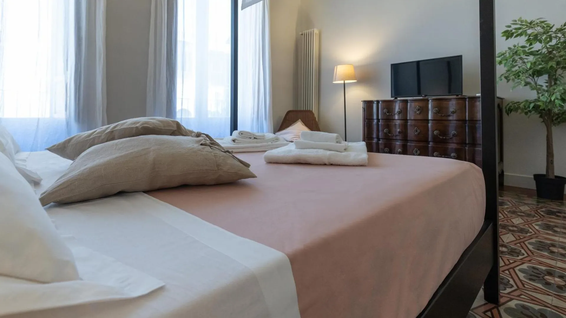 Mirone - Suite Apartments Catania Centro 0*,  İtalya